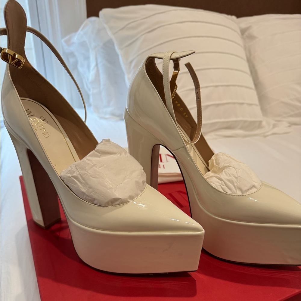 Valentino pumps